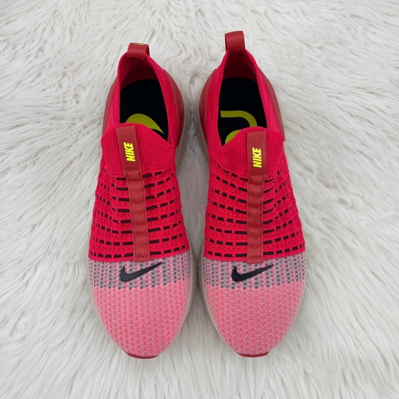 Mens Nike React Phantom Run Flyknit 2 Red Sneakers - Picture 2 of 7
